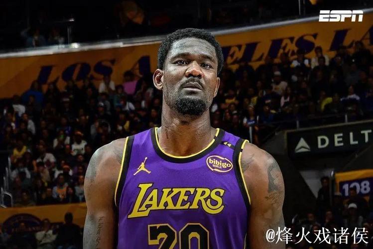 湖人自媒体：艾顿在场均上双的球员中命中率高居联盟第二